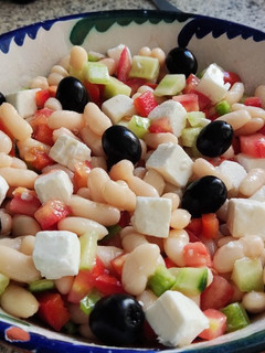 Una foto de Ensalada de alubias estilo griego