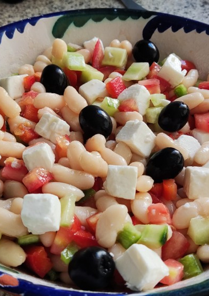Una foto de Ensalada de alubias estilo griego