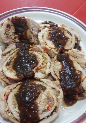 Una foto de Lomo de puerco relleno en salsa de ciruela