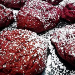 A picture of Red Velevet Cream Cheese Cake Cookies.