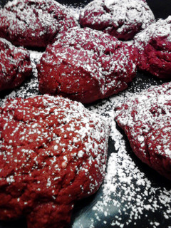 A picture of Red Velevet Cream Cheese Cake Cookies.