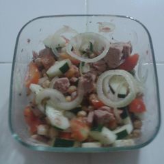 A picture of ChickPeas and Tuna salad.