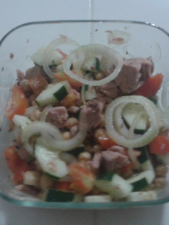 A picture of ChickPeas and Tuna salad.