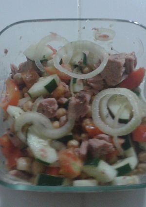 A picture of ChickPeas and Tuna salad.