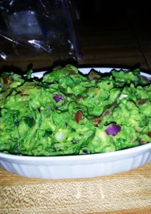 A picture of authentic Mexican guacamole.