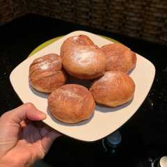 รูปของ Donat isi cokelat empuk dan renyah