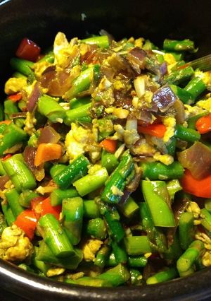 A picture of Quick Sauté: Asparagus and eggs芦笋炒蛋.