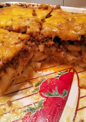 A picture of Macaroni cheese pizza casserole.