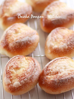 A picture of Milk Bread Topped with Sugar.