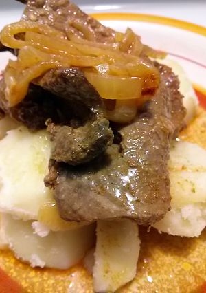 A picture of liver and onions.