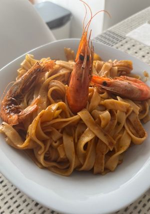 Una foto de Nidos a la salsa de gambas