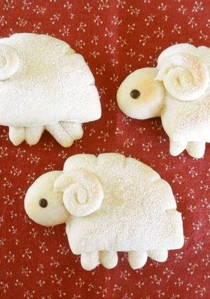 A picture of Fluffy Sheep Cream Bread.