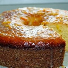 A picture of yoghourt cake (portuguese bolo de yogurte ).