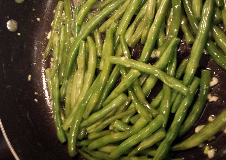 How to Prepare Speedy Garlic Green Beans