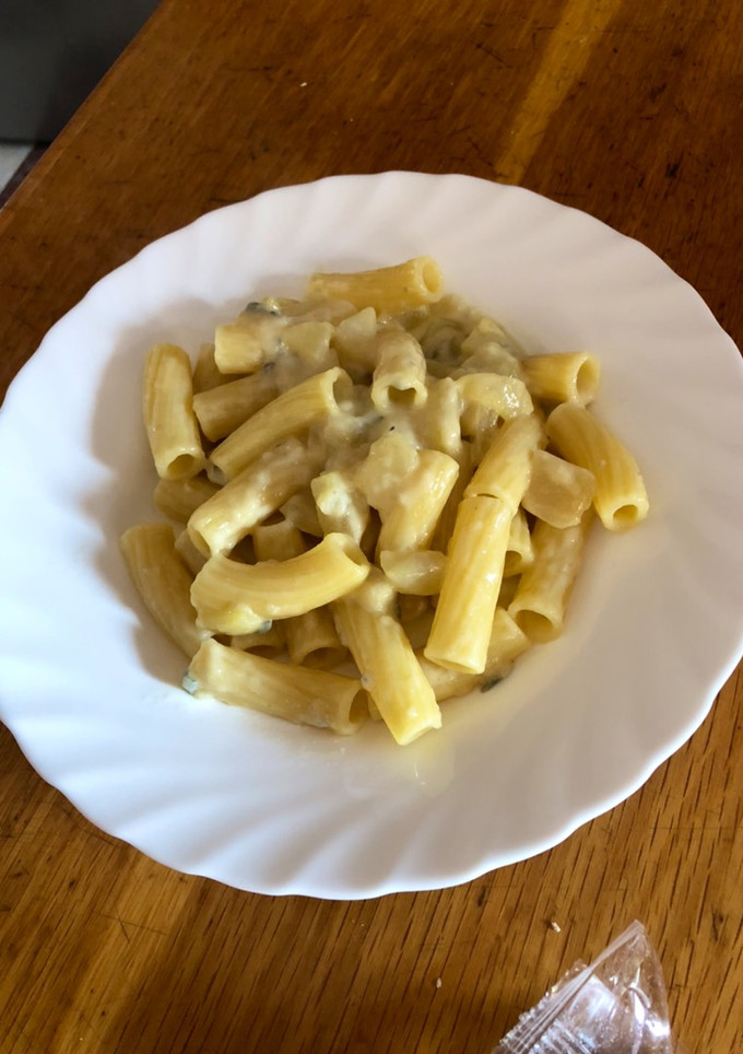 Una foto de Pasta con pera y gorgonzola