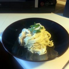 A picture of Chicken Alfredo.
