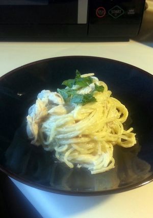 A picture of Chicken Alfredo.