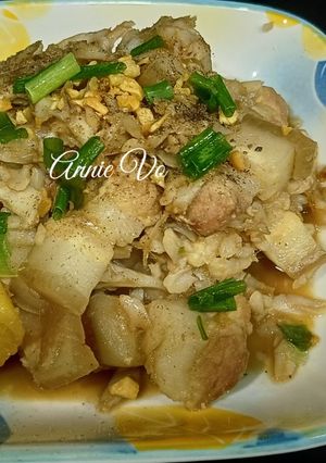 Hình của món Cá cơm rim thịt và thơm.
