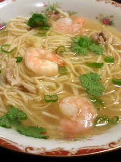 A picture of Pork & noodle broth with shrimp.