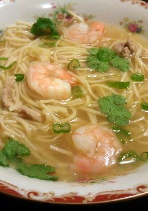 A picture of Pork & noodle broth with shrimp.