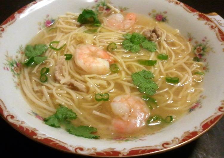 Steps to Make Any-night-of-the-week Pork &amp; noodle broth with shrimp