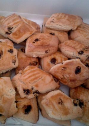 A picture of currant cookies.