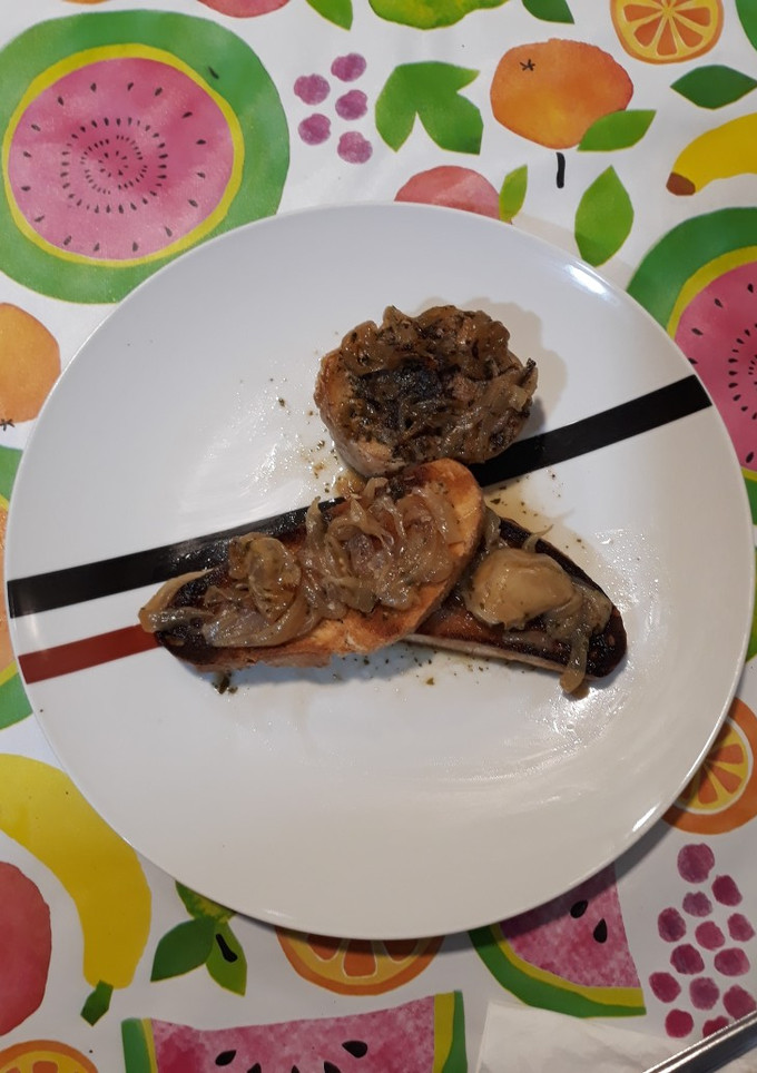 Una foto de Osobuco de pavo encebollado a la cerveza