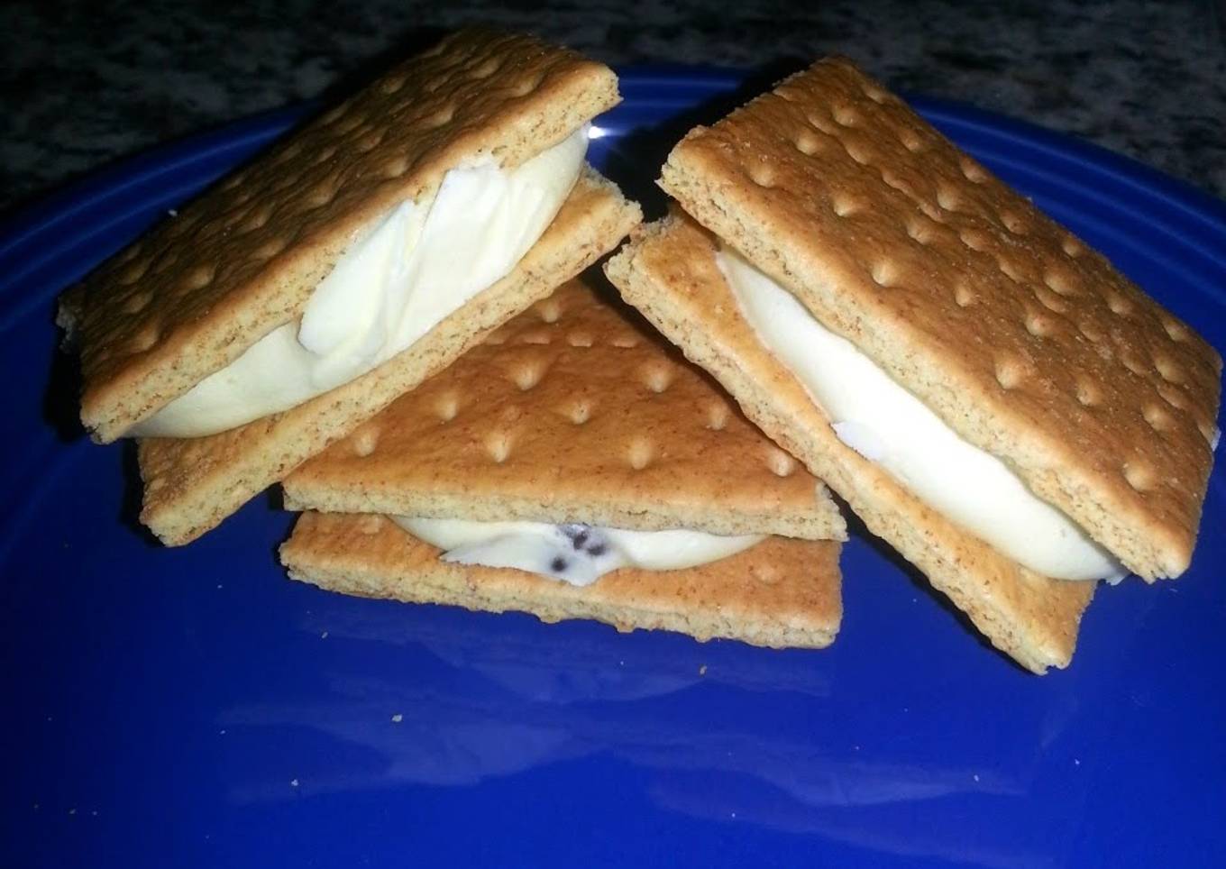 Easy-to-make ice cream sandwich