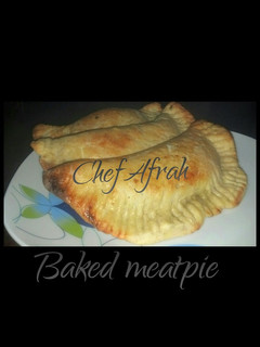 A picture of Baked meat pie.
