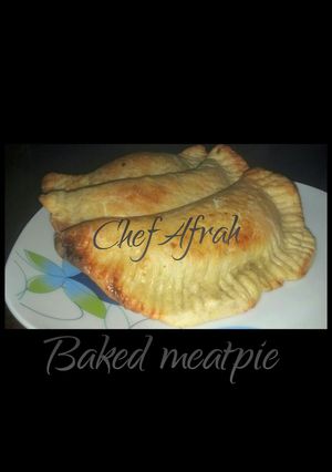 A picture of Baked meat pie.