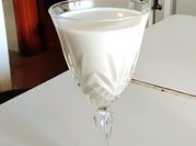 Una foto de batidos con leche de vaca