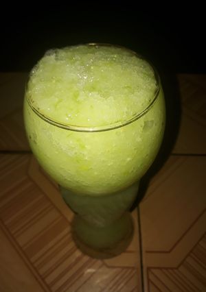 Una foto de Batido de manzana verde pepino y jengibre