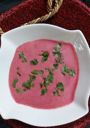 बीटरुट रायता (Beetroot Raita recipe in Hindi) रेसिपी मुख्य फोटो