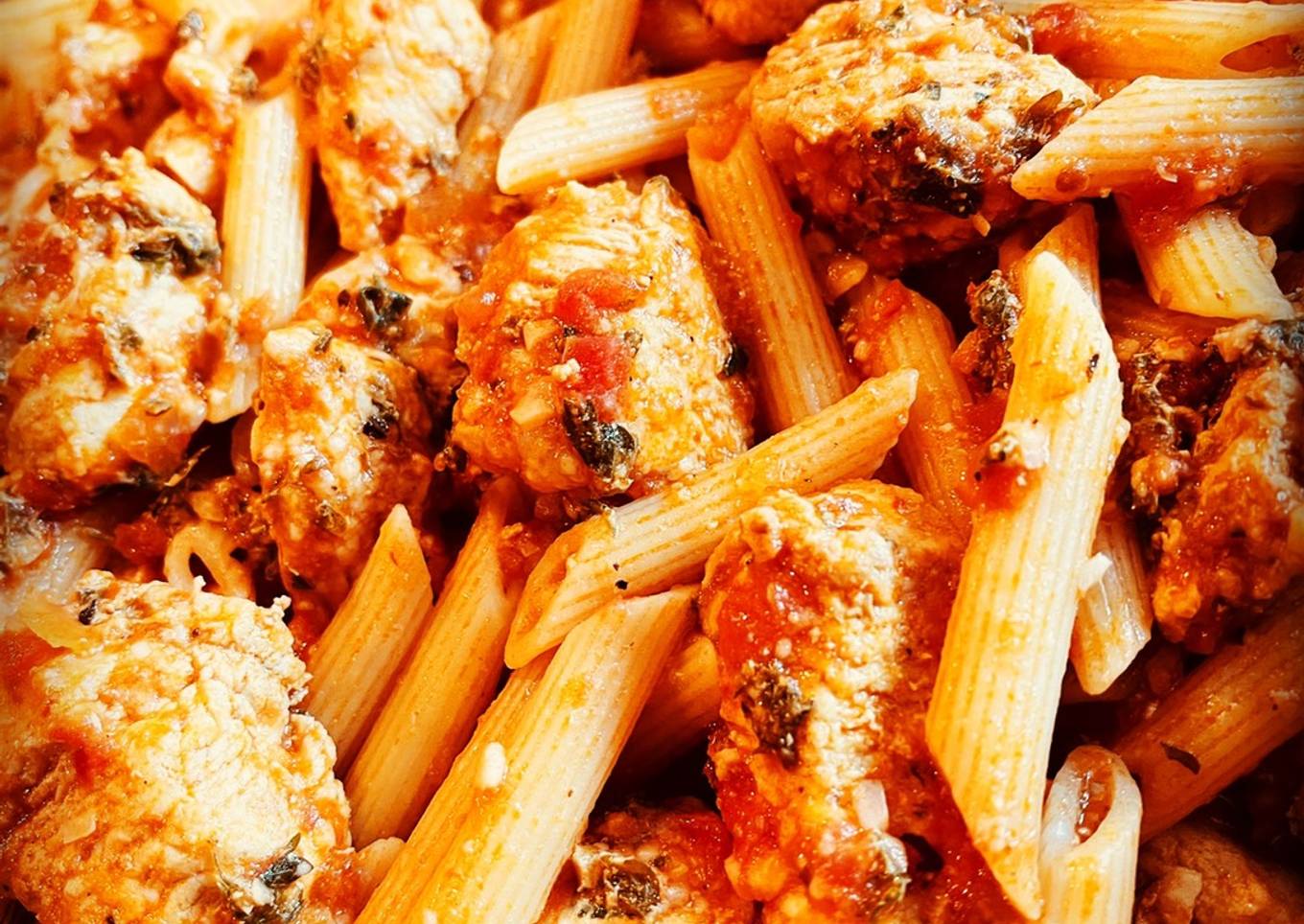 Garlic Chicken Penne Pasta with Spicy Marinara