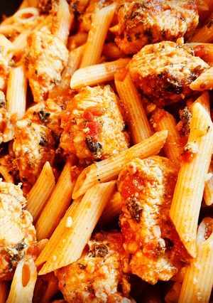 A picture of Garlic Chicken Penne Pasta with Spicy Marinara.