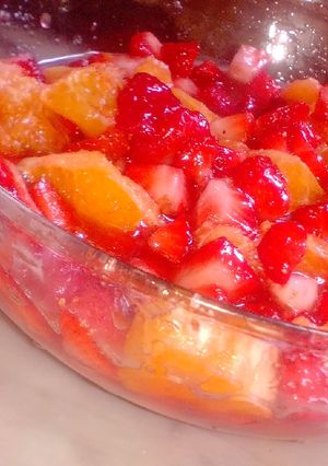 صورة لوصفة سلاطة فواكه بالفراولة بسيطة 🍓🍓