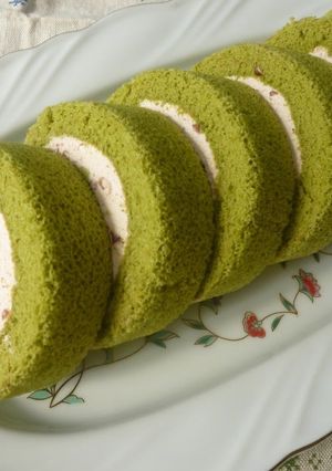 A picture of Fluffy Green Tea Chiffon Swiss Roll with Adzuki Cream.
