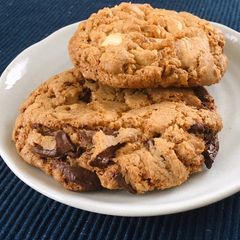 A picture of Ultimate Chewy Chocolate Chunk Cookies.