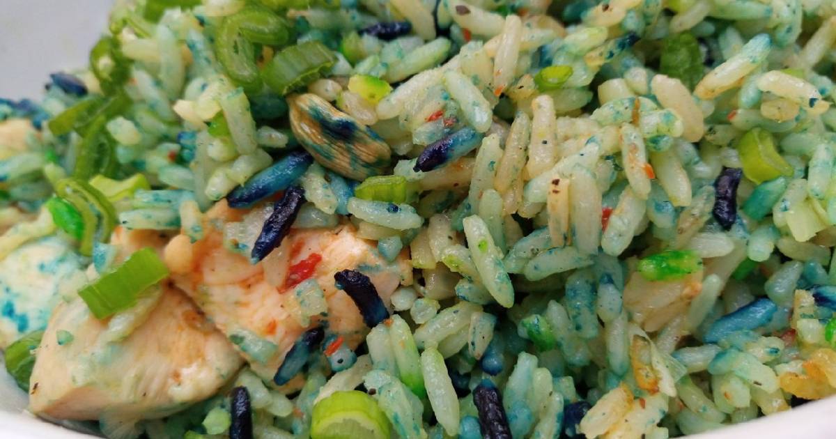 Coloured chicken stir fried rice Recipe by Chef Fasma - Cookpad