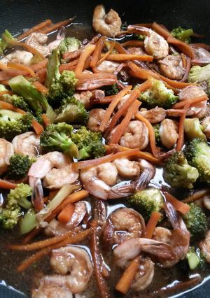 A picture of Prawns with vegetables in light sauce.