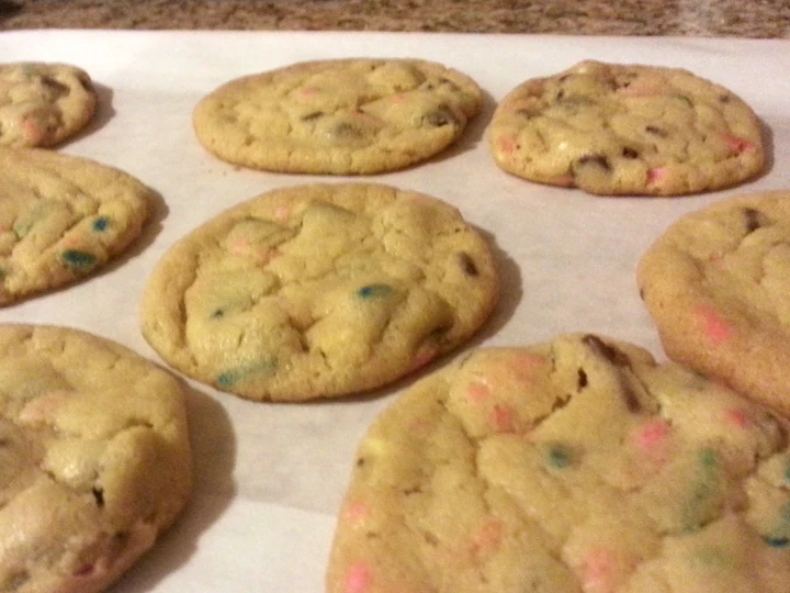 Easy Steps Prepare|Recipe} Chocolate chip Birthday cake cookies the Can Spoil the Tongue, Really Delicious