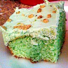 A picture of Pistachio Pudding Cake.