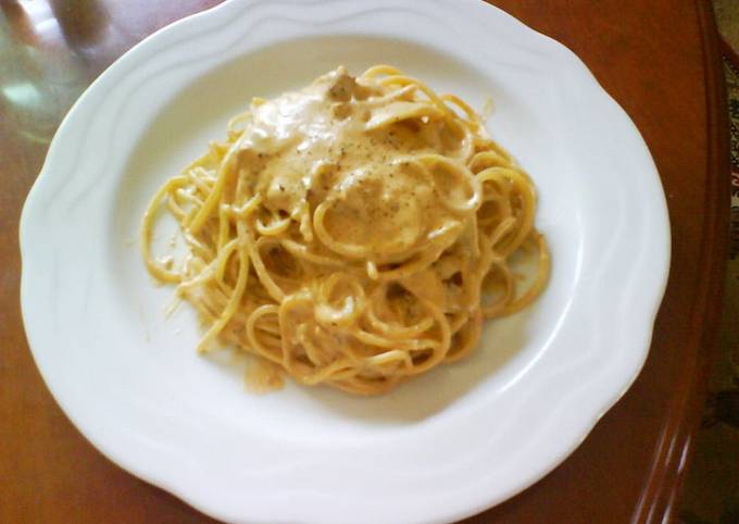 Ricotta Cheese, Walnut, and Tomato Sauce Pasta