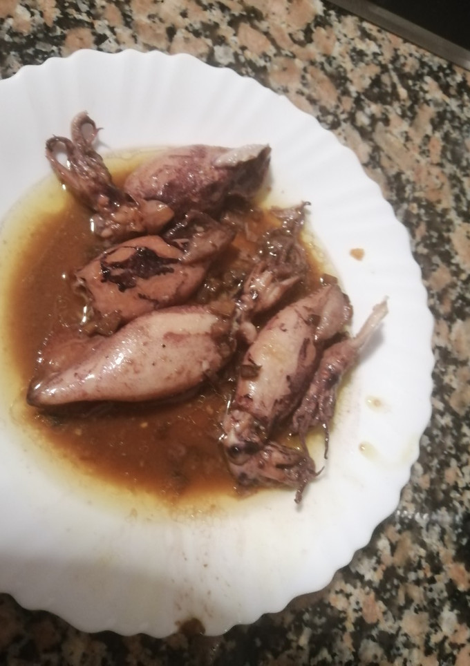 Una foto de Calamares en salsa