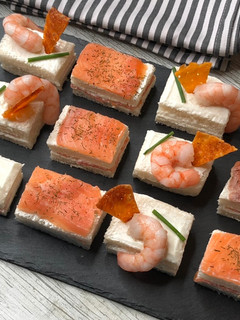 Foto principal de Canapés de salmón y surimi