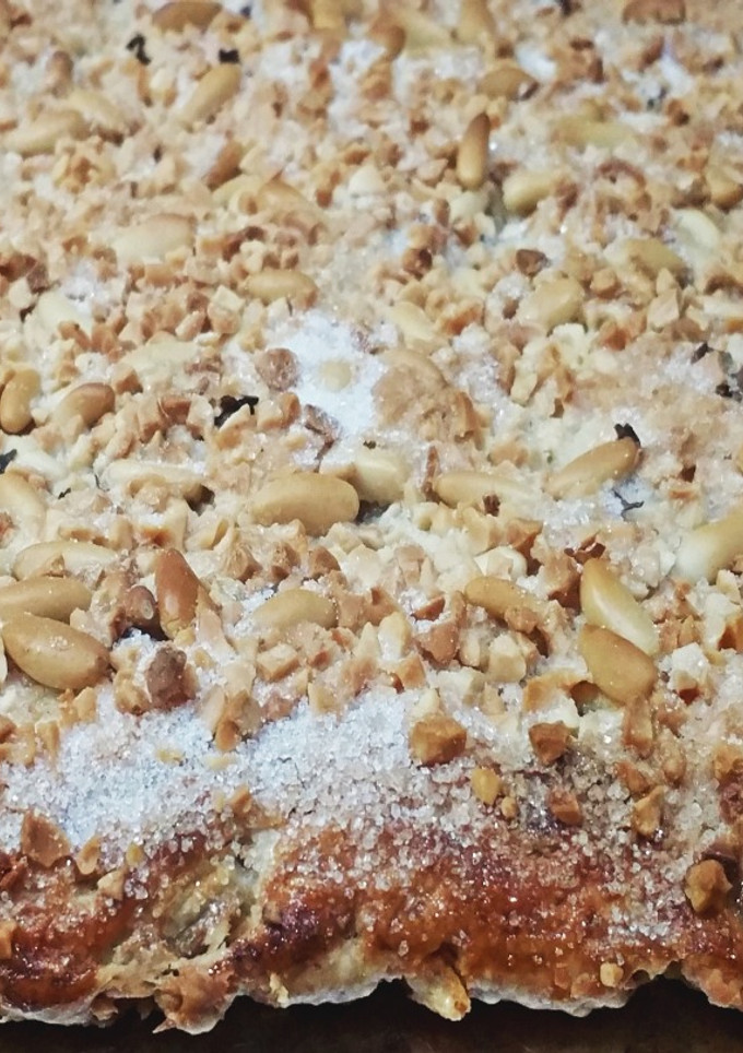 Una foto de Coca de chicharrones