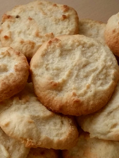 A picture of Vickys Mums Lemon & Cardamom Cookies, GF DF EF SF NF.