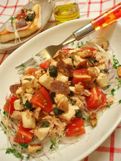 A picture of Garlic Soy Sauce Marinated Shiso Leaf and Cream Cheese Salad.