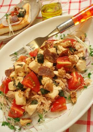 A picture of Garlic Soy Sauce Marinated Shiso Leaf and Cream Cheese Salad.