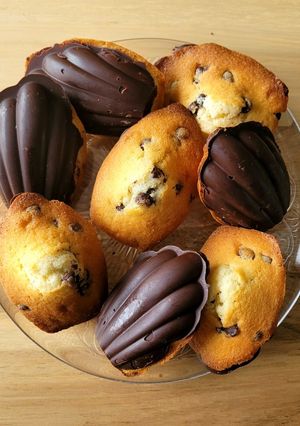 Une photo de ※ Madeleines aux pépites de chocolat et coques chocolat 🍫 ※